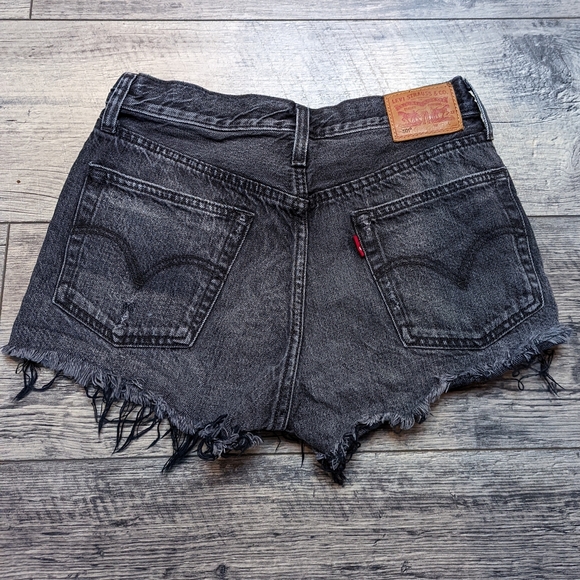 Levi's Distressed Cutoff Shorts - Picture 3 of 4